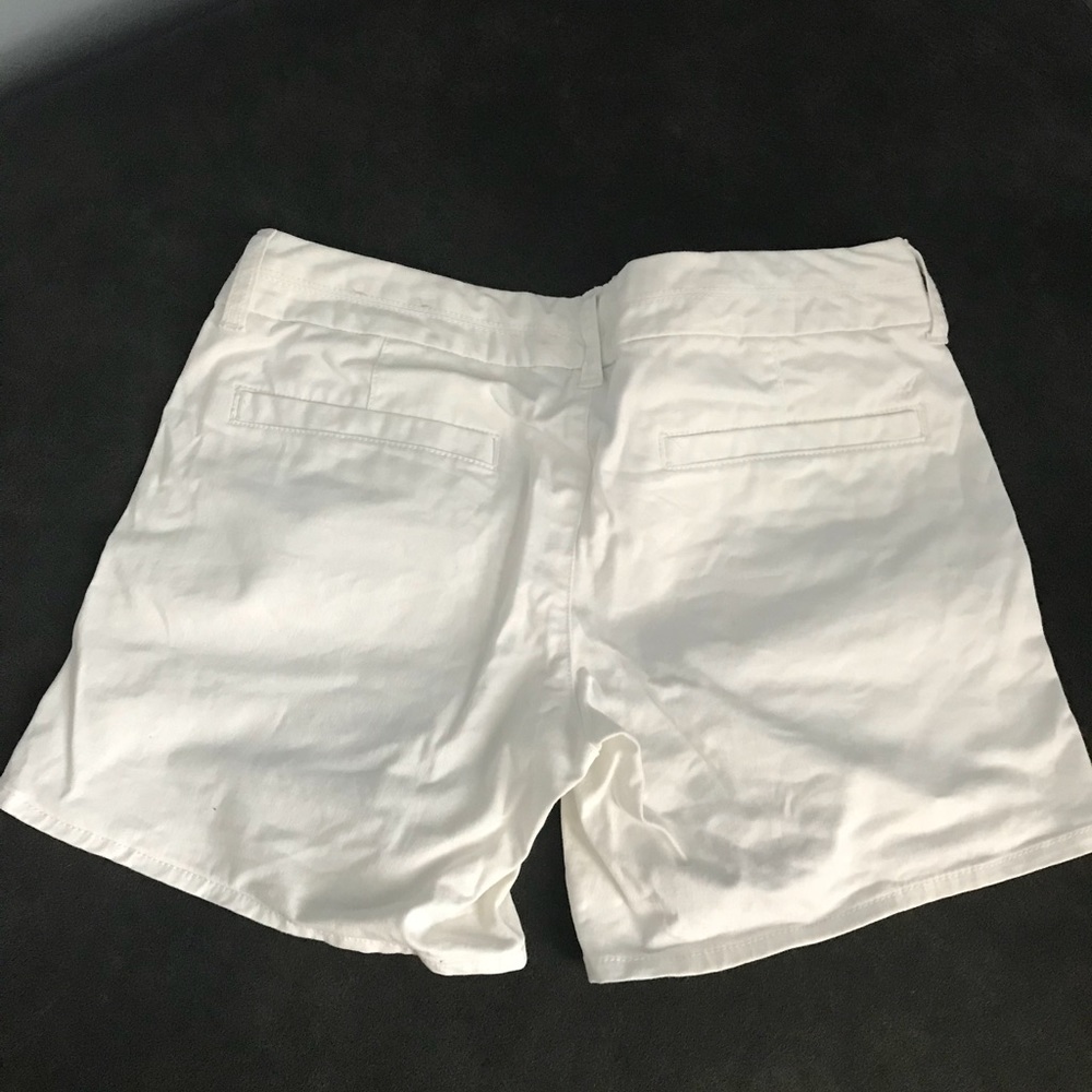 White American Eagle shorts